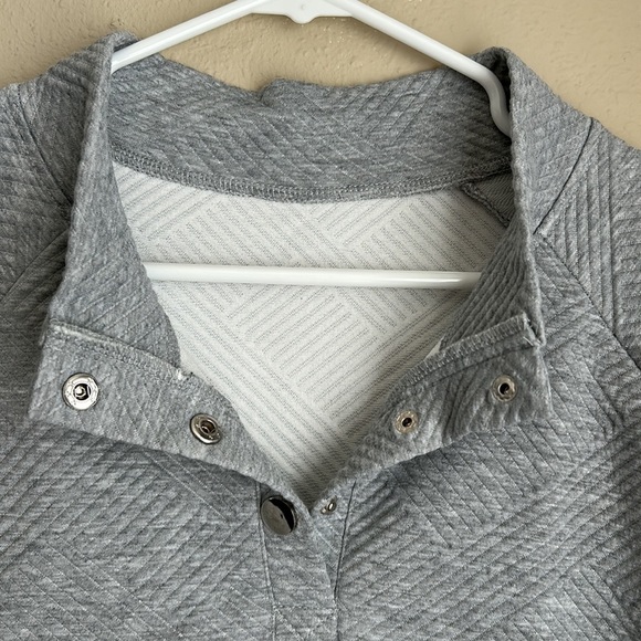 Women’s pullover, no tags. Fun stitching pattern. - Picture 2 of 5